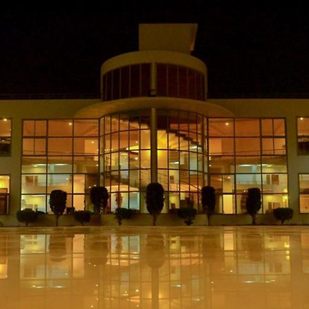 Hotel Seven Sky Clarks Exotica Bhuj Exteriér fotografie