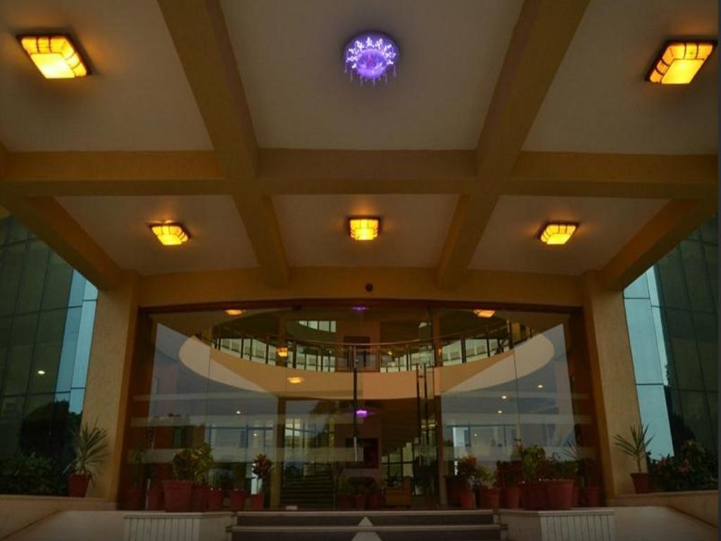 Hotel Seven Sky Clarks Exotica Bhuj Exteriér fotografie