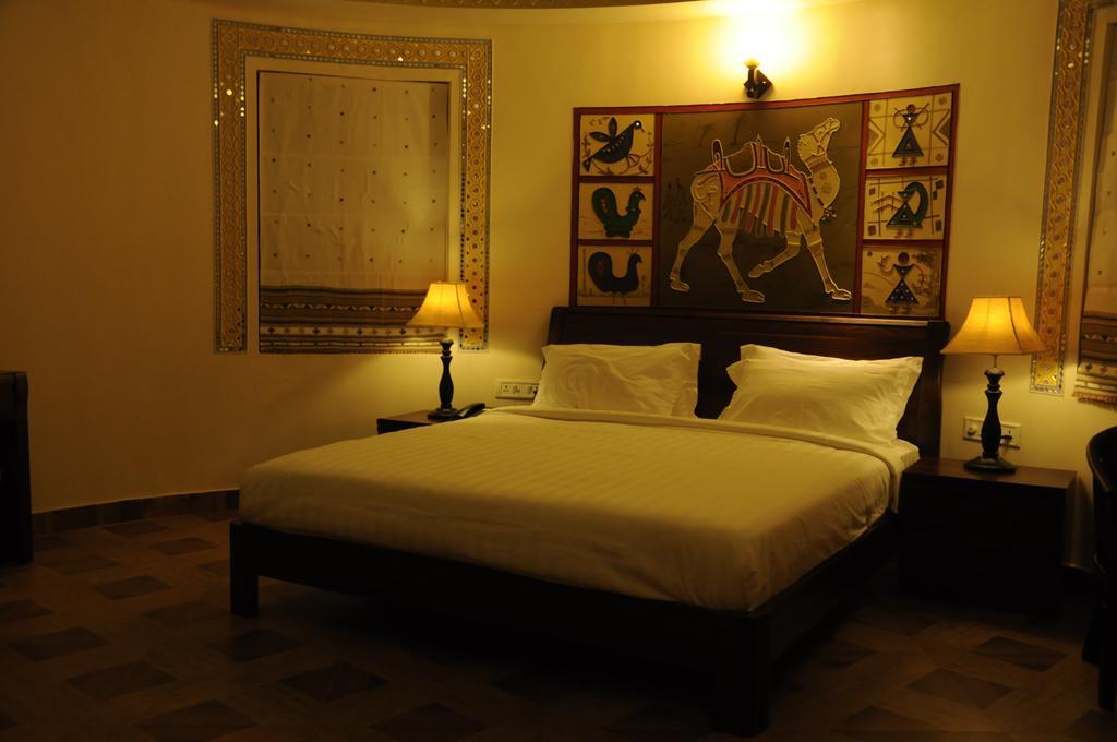 Hotel Seven Sky Clarks Exotica Bhuj Exteriér fotografie