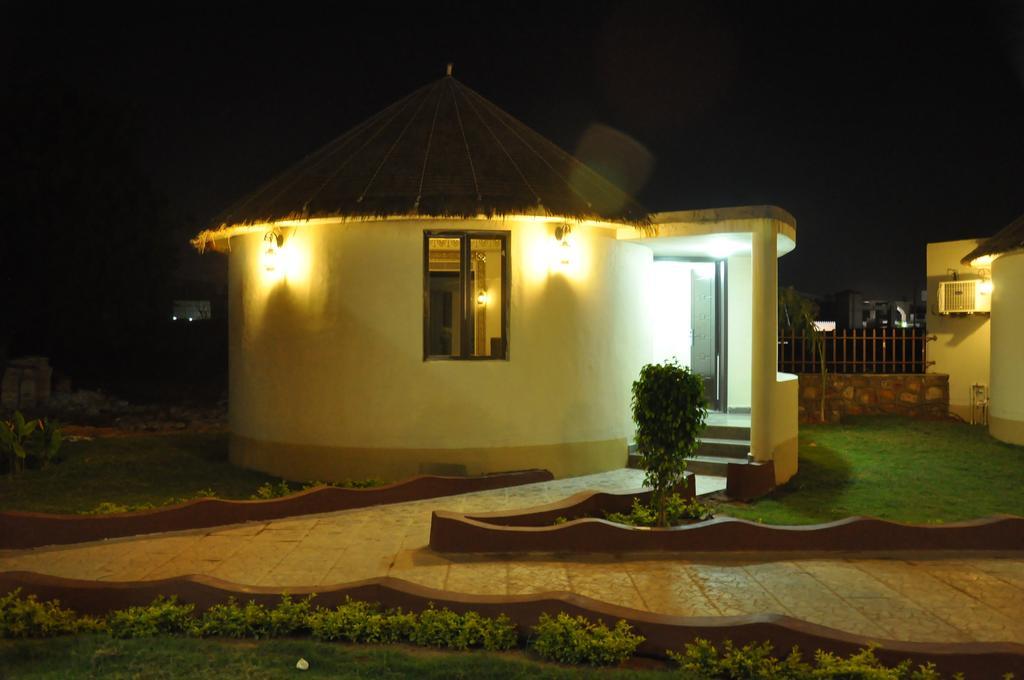 Hotel Seven Sky Clarks Exotica Bhuj Exteriér fotografie