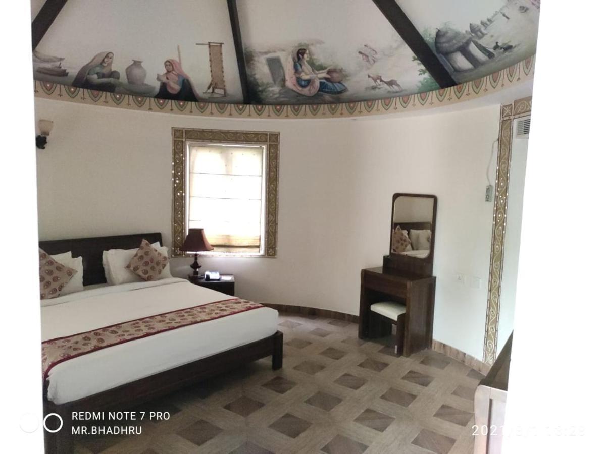 Hotel Seven Sky Clarks Exotica Bhuj Exteriér fotografie