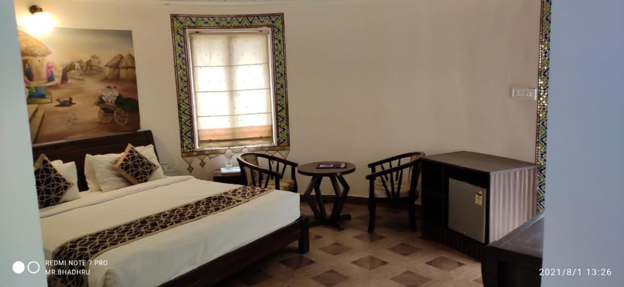 Hotel Seven Sky Clarks Exotica Bhuj Exteriér fotografie