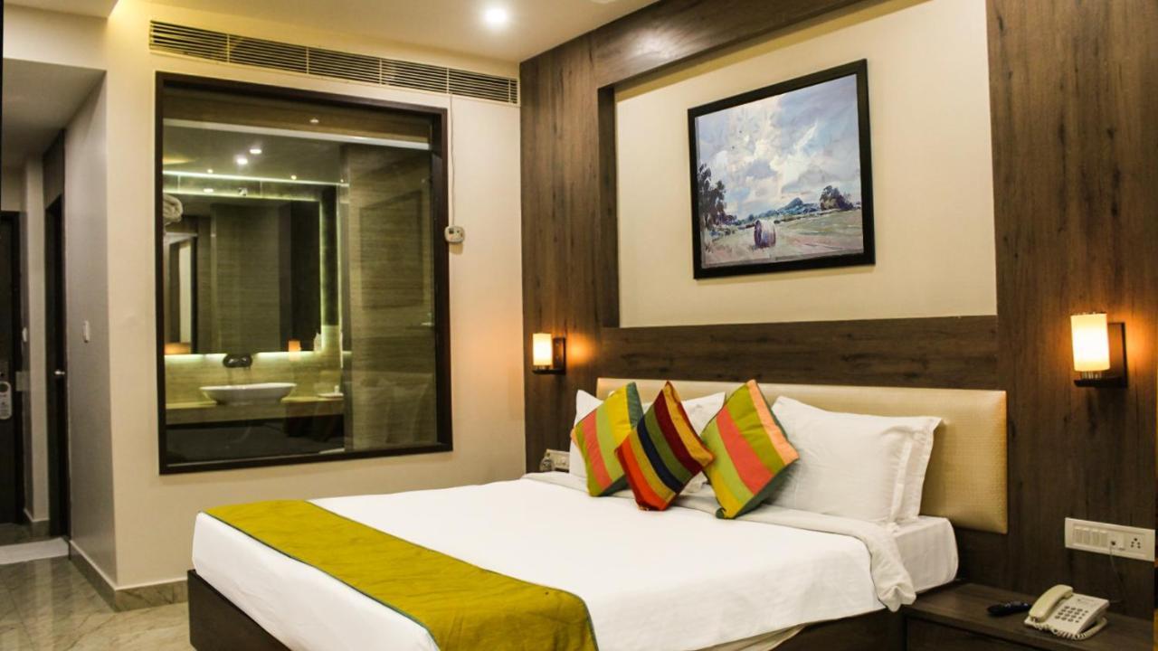 Hotel Seven Sky Clarks Exotica Bhuj Exteriér fotografie