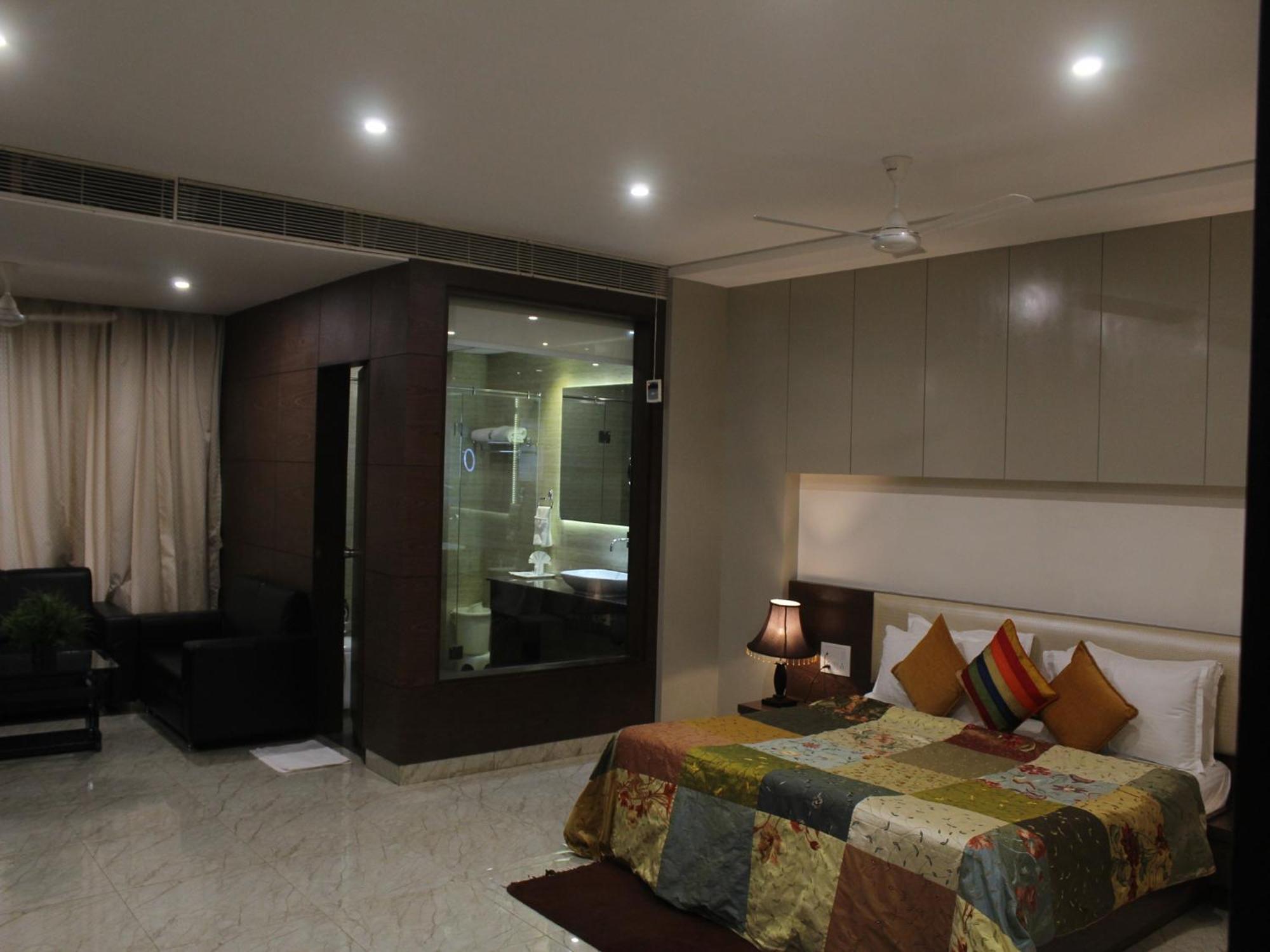 Hotel Seven Sky Clarks Exotica Bhuj Exteriér fotografie