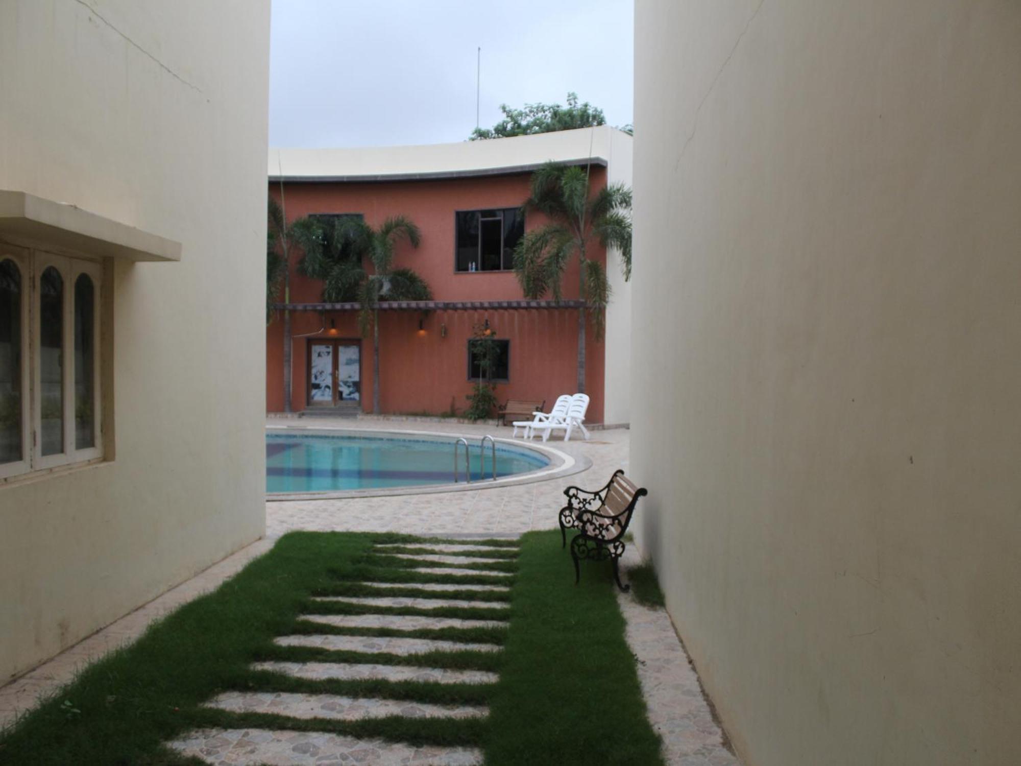 Hotel Seven Sky Clarks Exotica Bhuj Exteriér fotografie