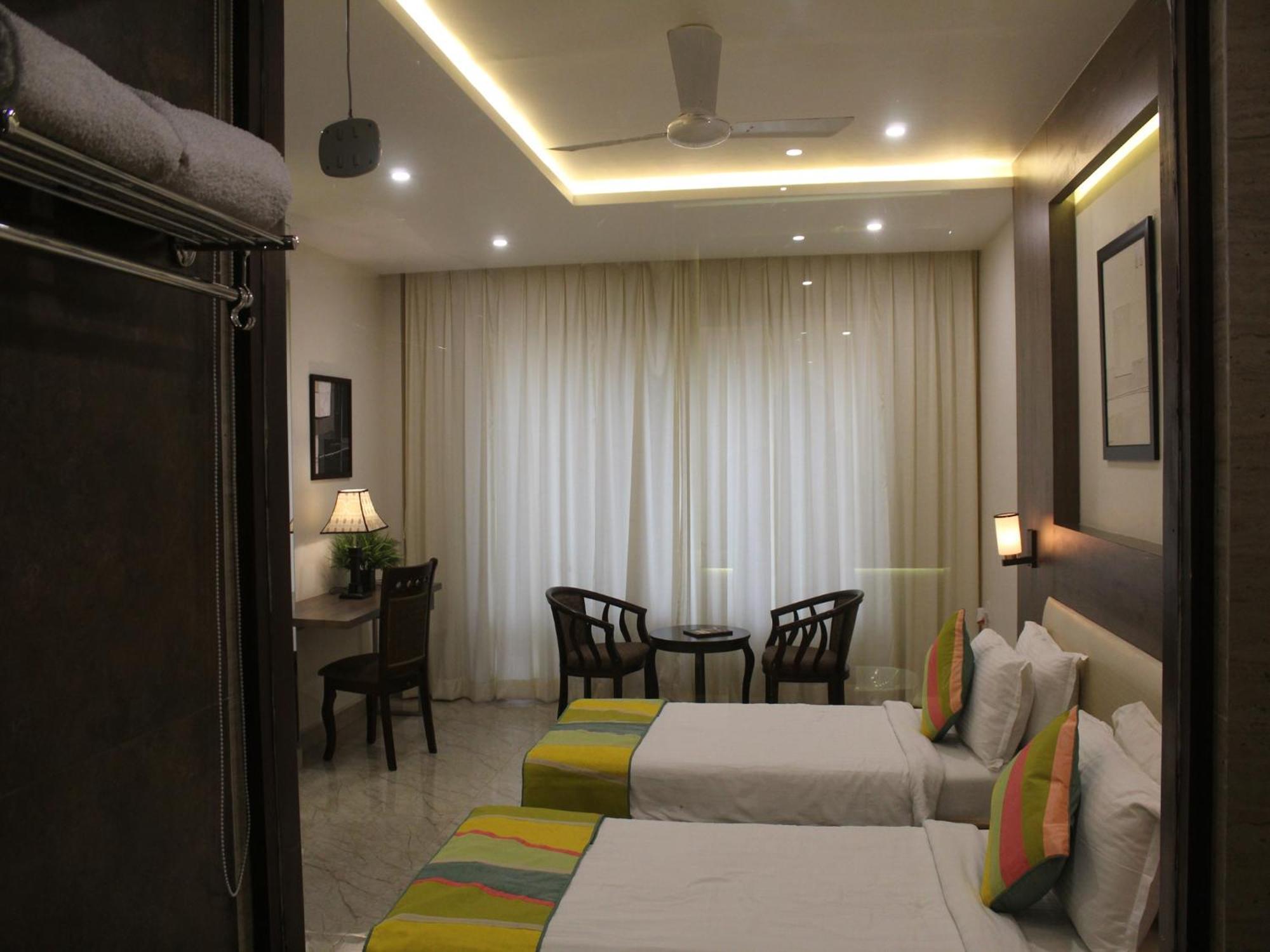 Hotel Seven Sky Clarks Exotica Bhuj Exteriér fotografie