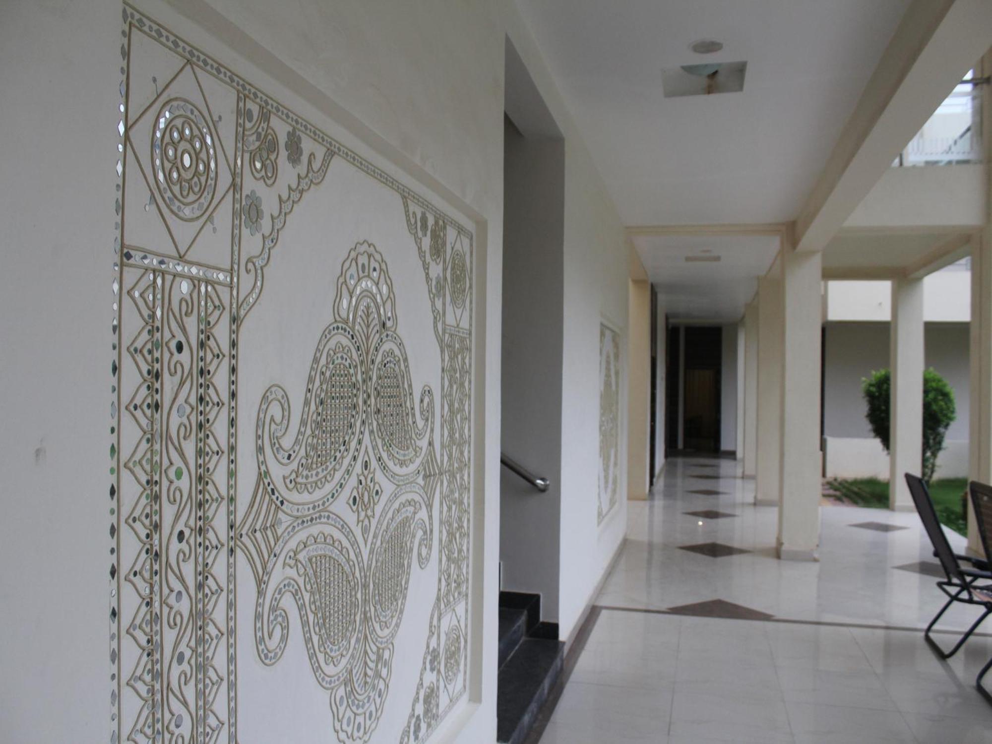 Hotel Seven Sky Clarks Exotica Bhuj Exteriér fotografie