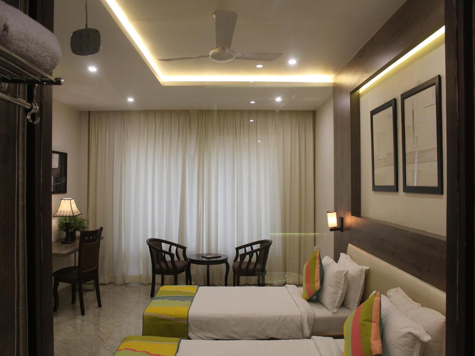 Hotel Seven Sky Clarks Exotica Bhuj Exteriér fotografie