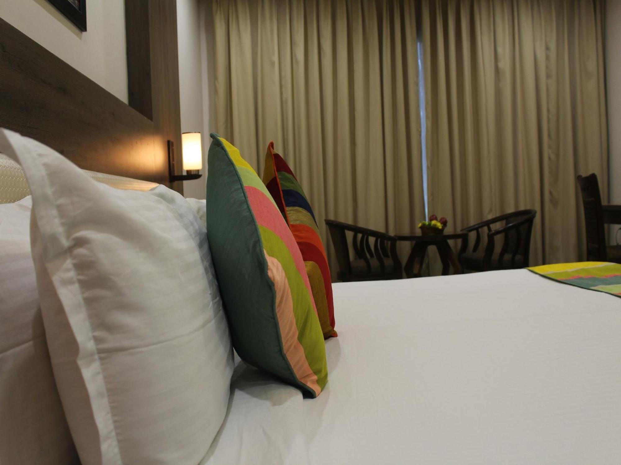 Hotel Seven Sky Clarks Exotica Bhuj Exteriér fotografie