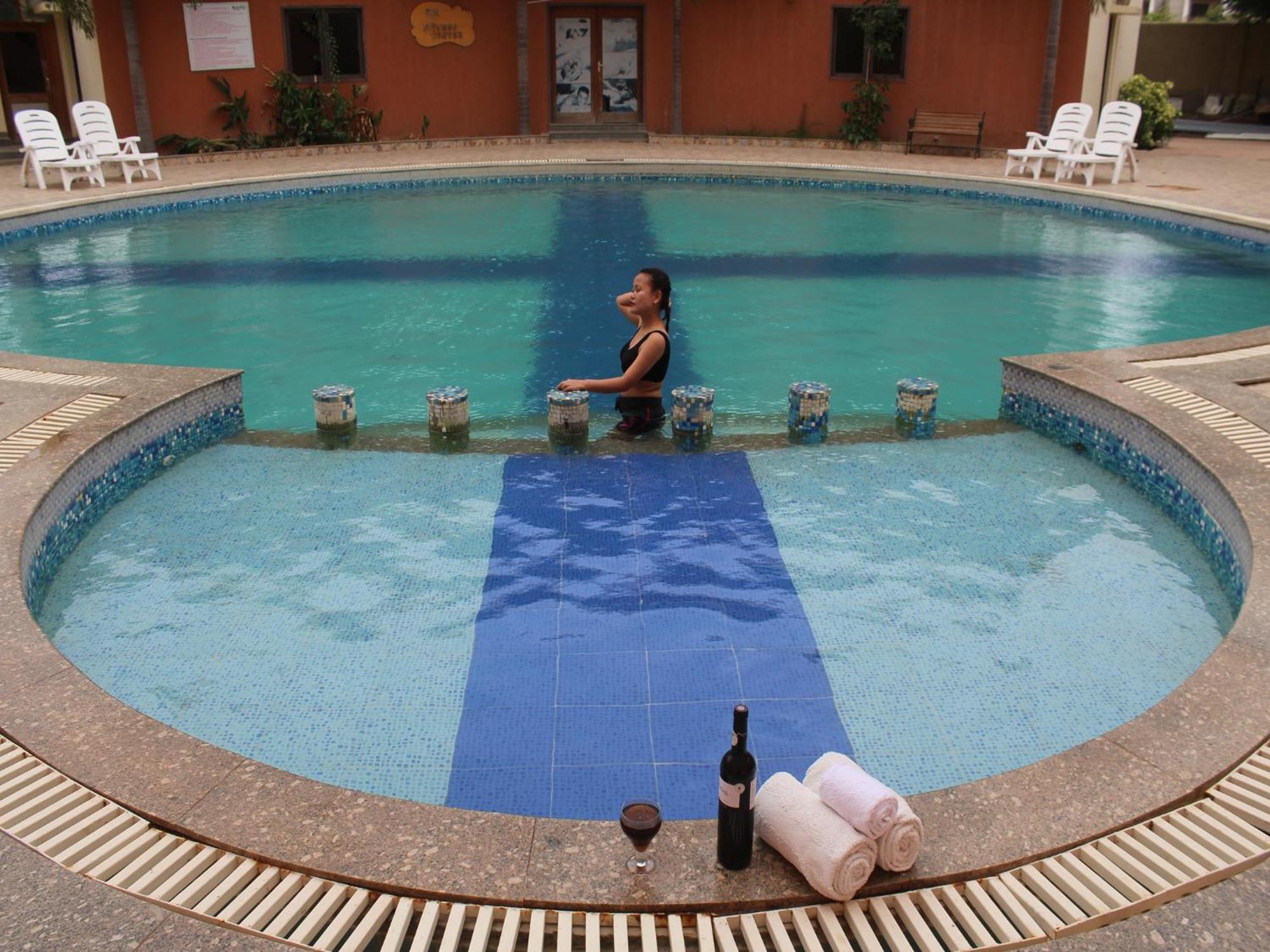 Hotel Seven Sky Clarks Exotica Bhuj Exteriér fotografie