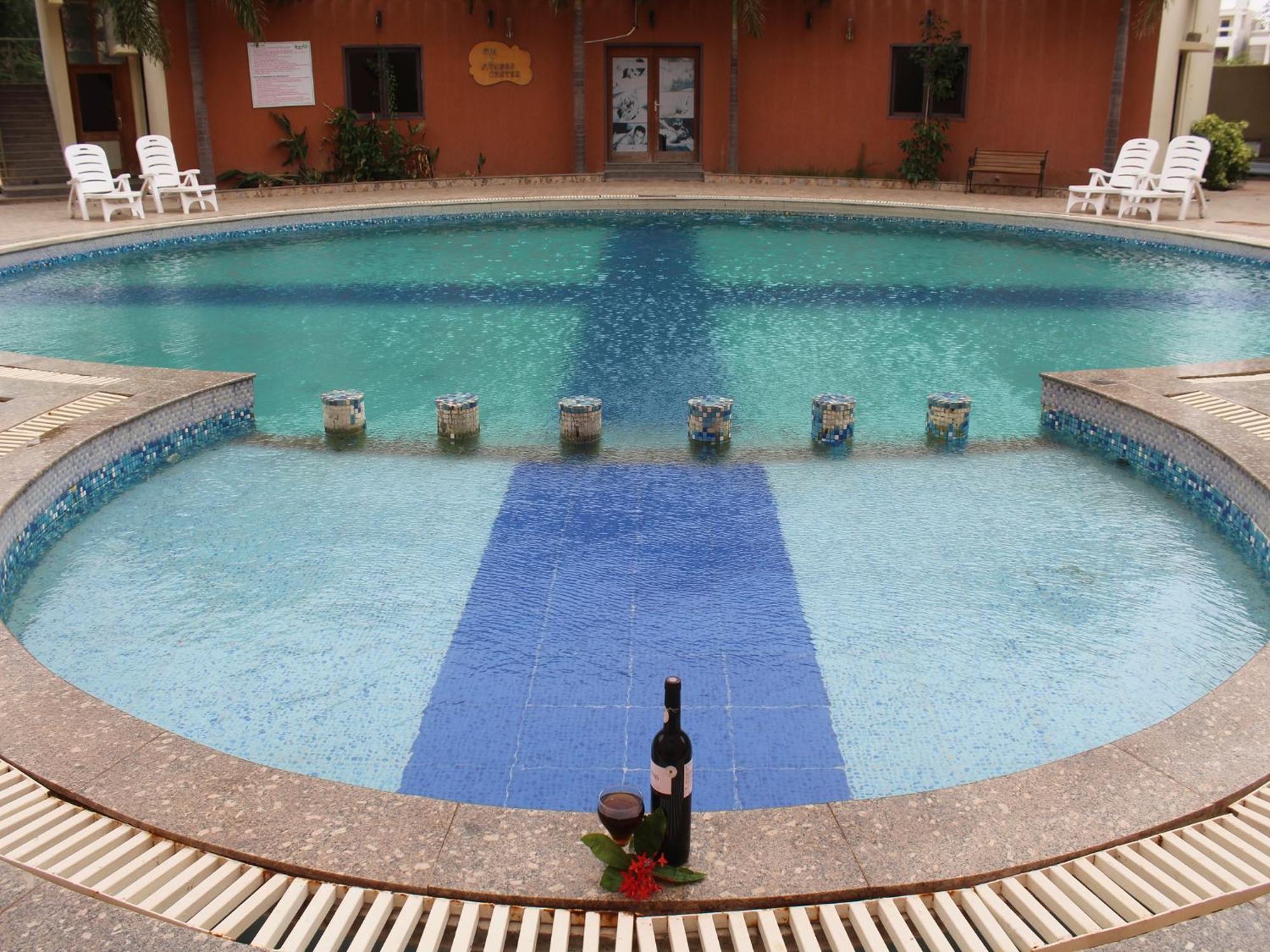 Hotel Seven Sky Clarks Exotica Bhuj Exteriér fotografie