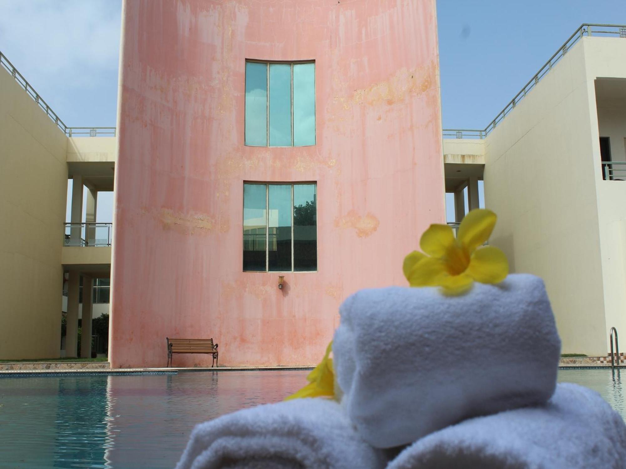 Hotel Seven Sky Clarks Exotica Bhuj Exteriér fotografie