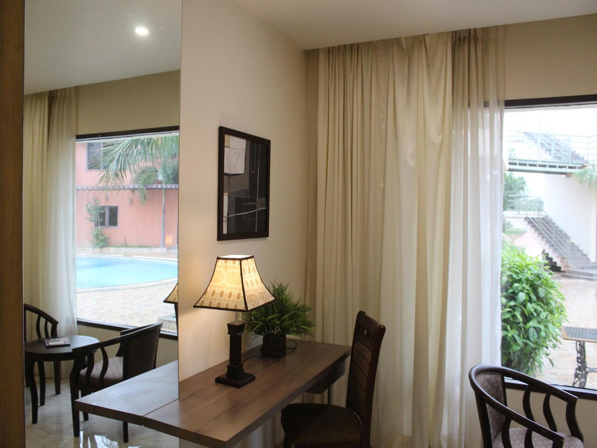 Hotel Seven Sky Clarks Exotica Bhuj Exteriér fotografie