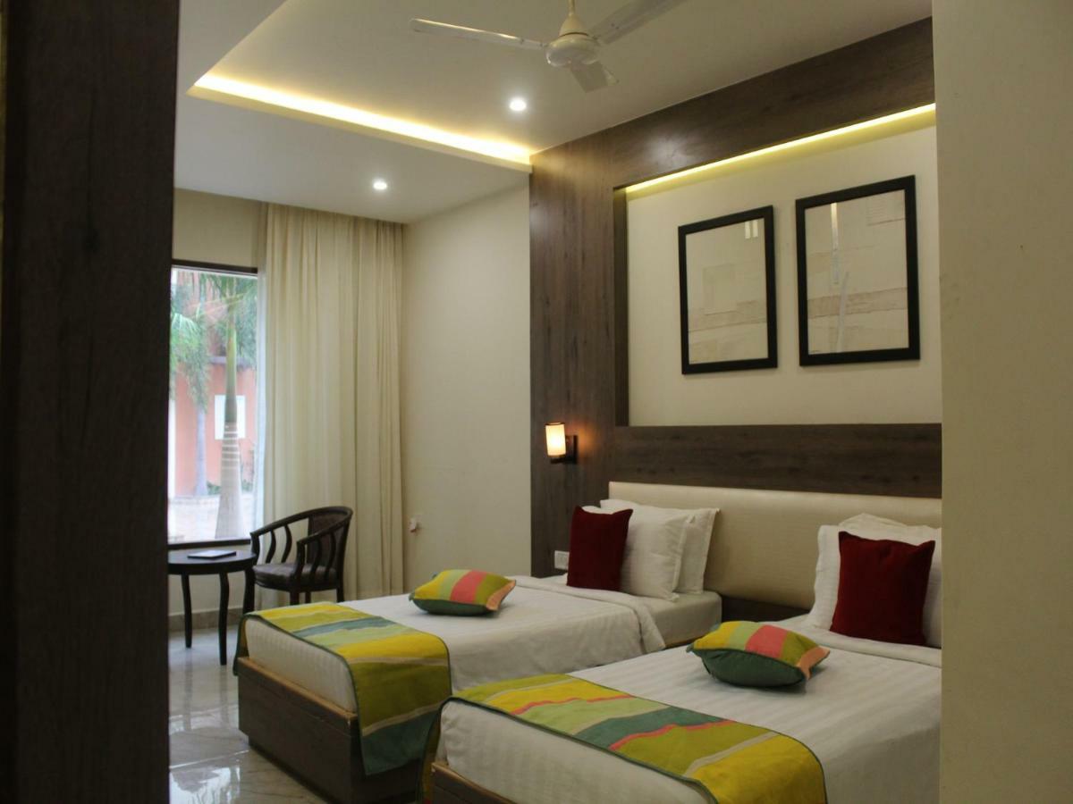 Hotel Seven Sky Clarks Exotica Bhuj Exteriér fotografie