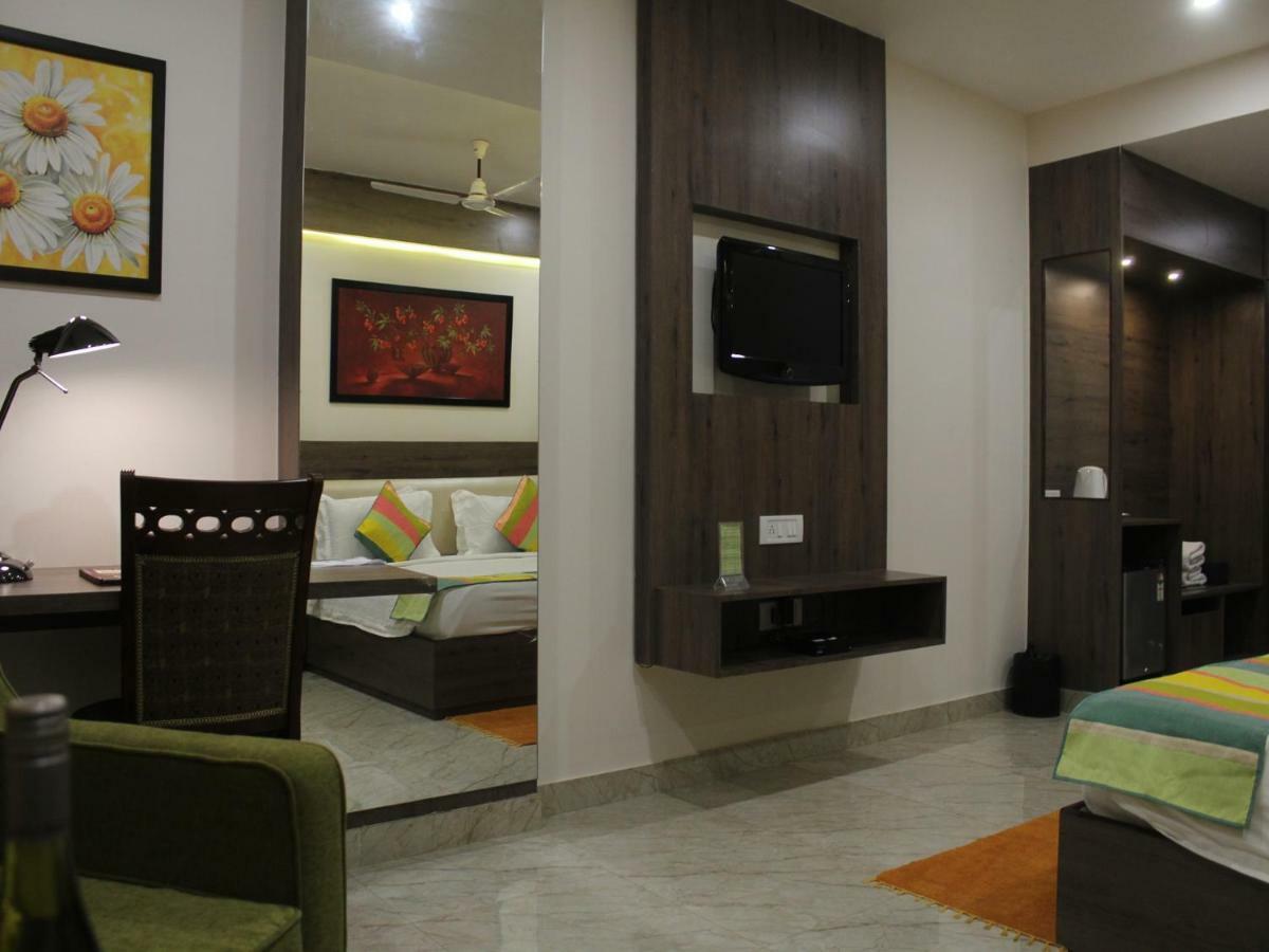 Hotel Seven Sky Clarks Exotica Bhuj Exteriér fotografie
