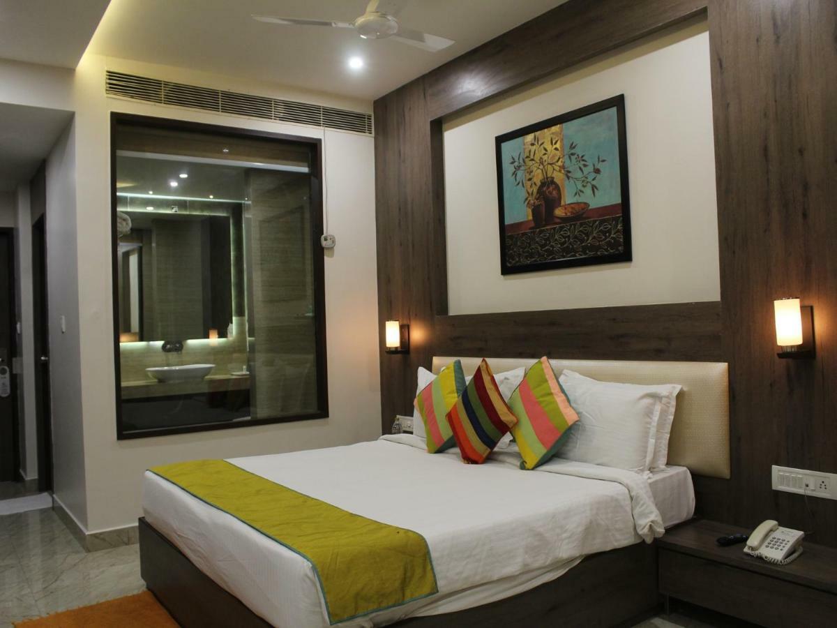 Hotel Seven Sky Clarks Exotica Bhuj Exteriér fotografie
